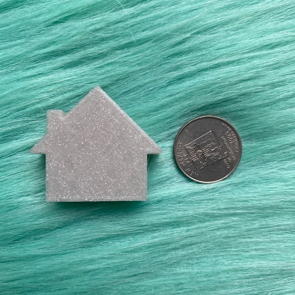 House Straw Topper - Picture 2 of 3